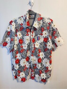 VERY RARE Floral Lace Crochet Short Sleeve Button Up Shirt Mens Medium Grey Red